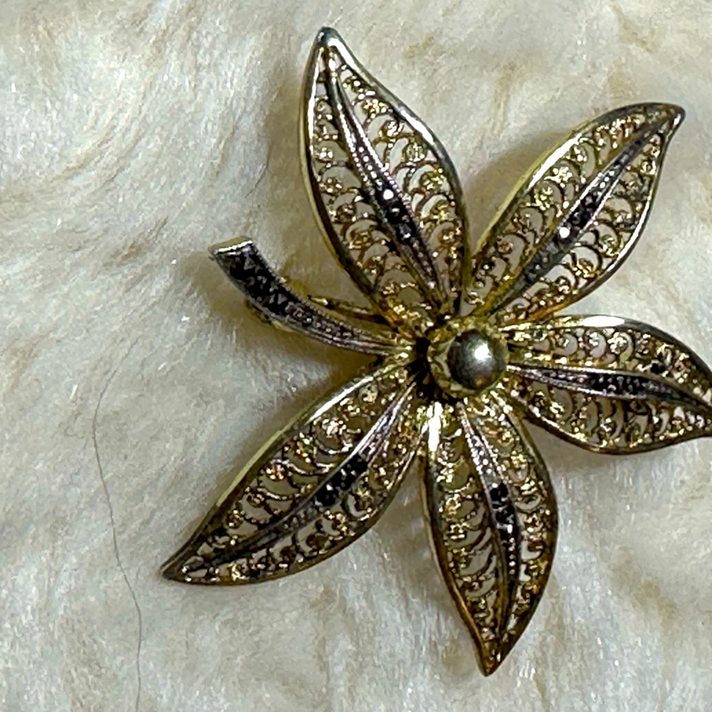 Flower brooch